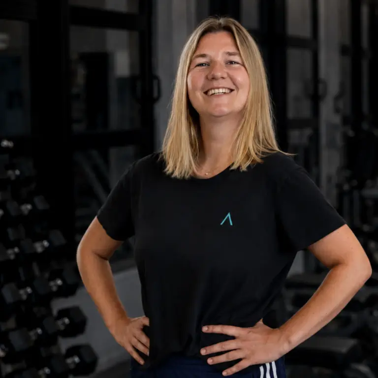 Portrait of sports physiotherapist Shanti Verhaegen at Peak Physio Antwerp